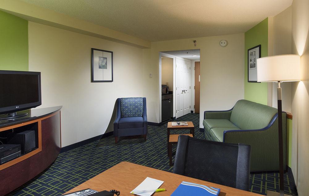 Fairfield Inn & Suites By Marriott Charleston Airport/Convention Center North Charleston Exterior photo