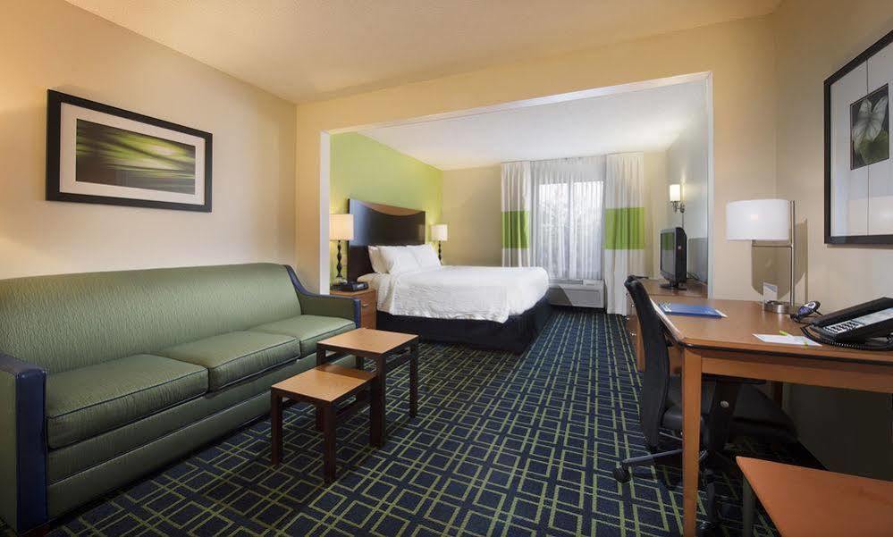 Fairfield Inn & Suites By Marriott Charleston Airport/Convention Center North Charleston Exterior photo