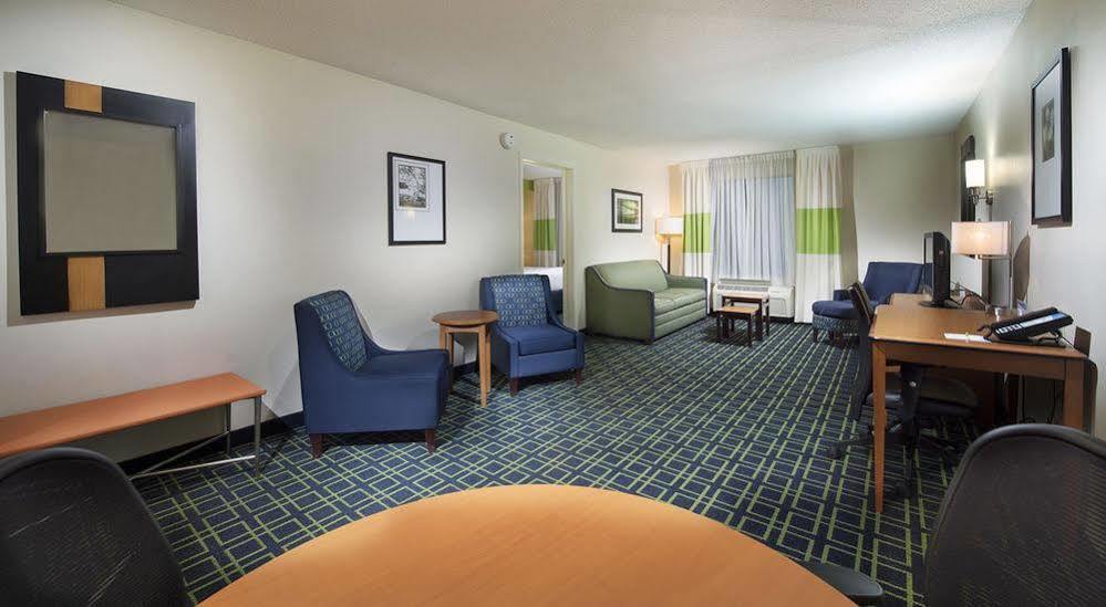 Fairfield Inn & Suites By Marriott Charleston Airport/Convention Center North Charleston Exterior photo